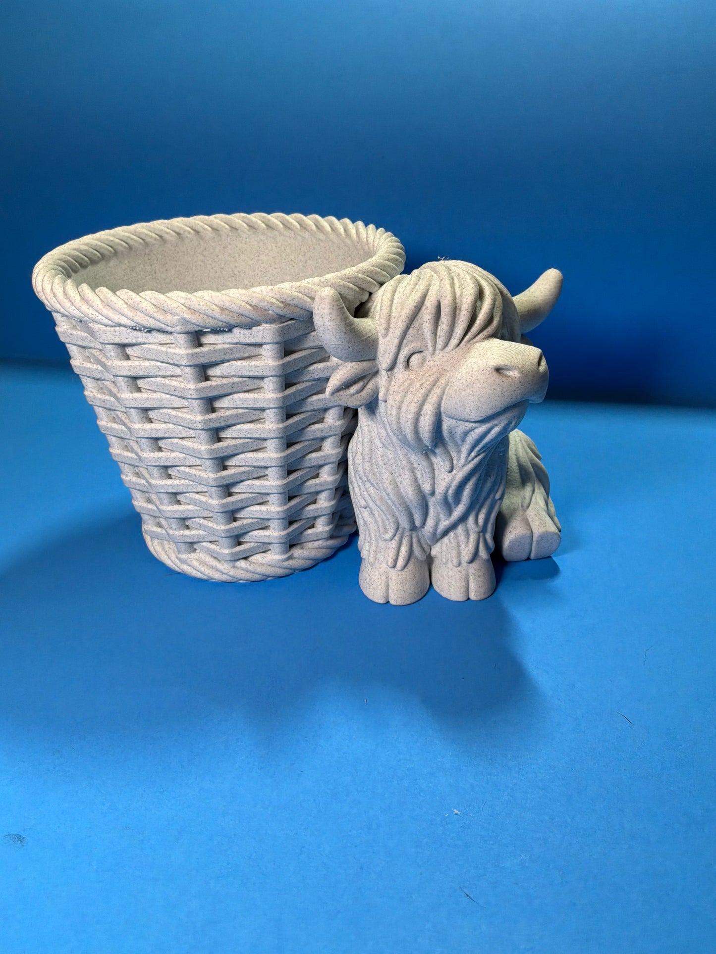 Highland Cow Pen Holder & Organizer – Cute Desk Organizer with Large Basket – 3D Printed Farmhouse Decor – Utensil Holder - Makeup Brush Holder - Catch All