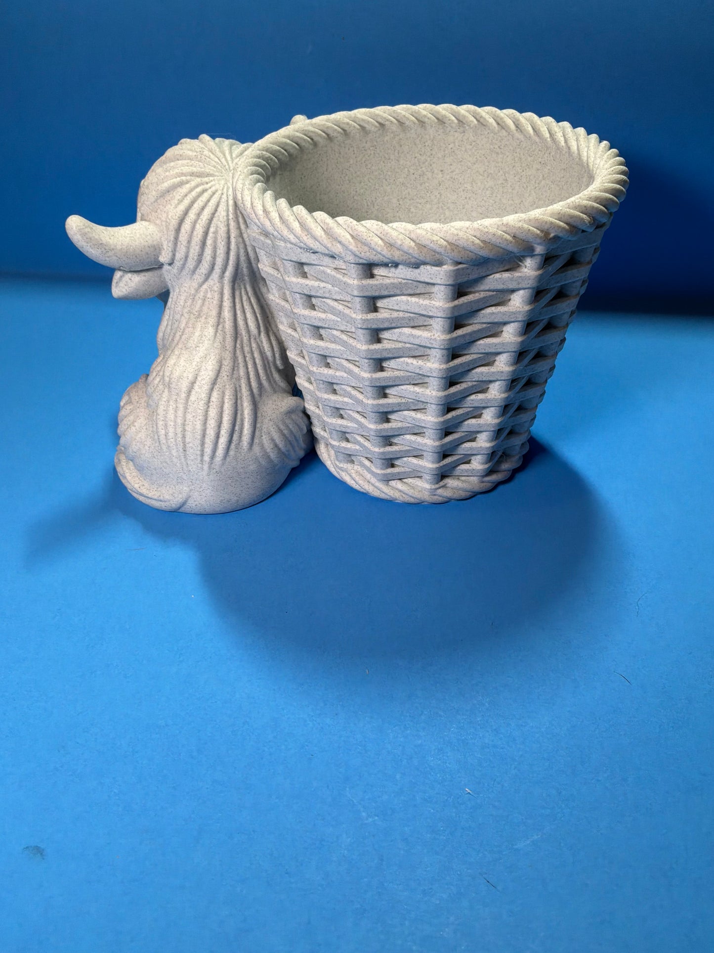 Highland Cow Pen Holder & Organizer – Cute Desk Organizer with Large Basket – 3D Printed Farmhouse Decor – Utensil Holder - Makeup Brush Holder - Catch All