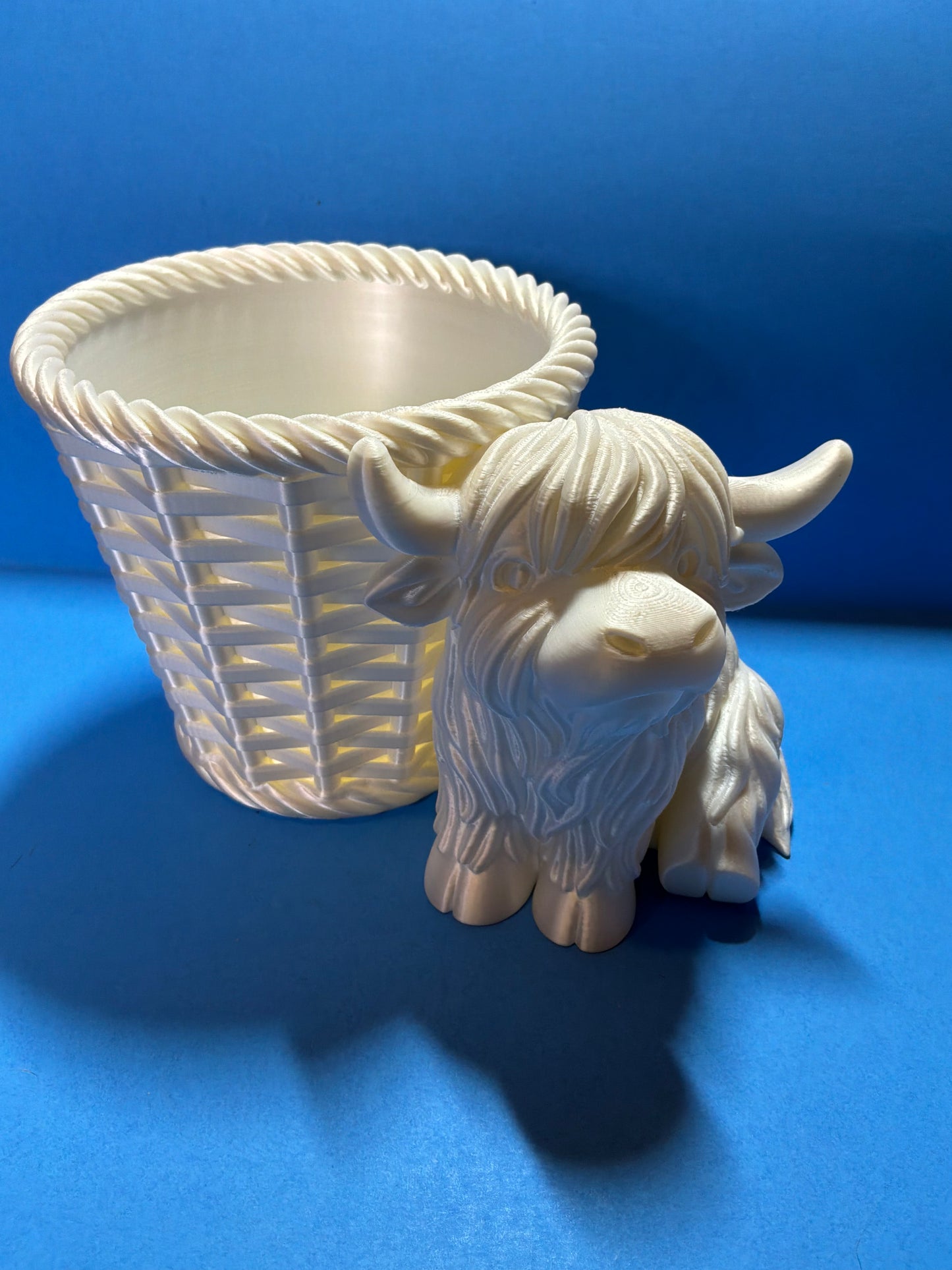 Highland Cow Pen Holder & Organizer – Cute Desk Organizer with Large Basket – 3D Printed Farmhouse Decor – Utensil Holder - Makeup Brush Holder - Catch All