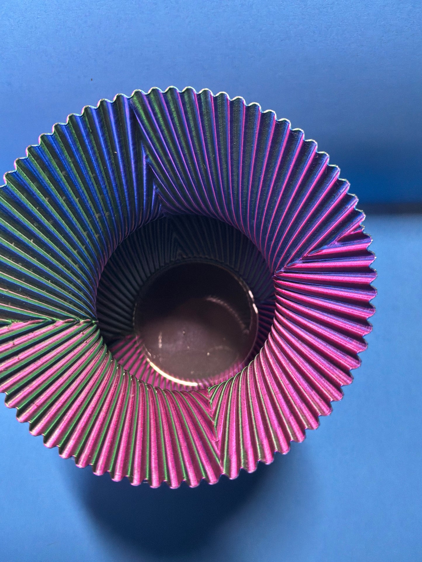 Color Shifting Flower Vase – Pink, Purple & Green Iridescent Vase – 3D Printed PLA Resin-Coated Waterproof Vase – Modern Home Decor